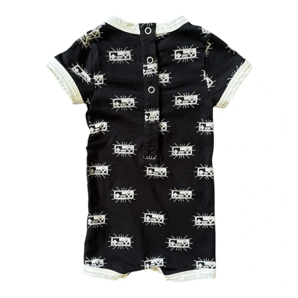 #025, kate quinn, little Liam Black and White Graphic Baby Onesie, size 0-3 mo